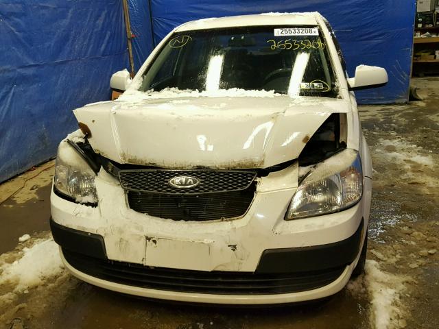 KNADE123866144589 - 2006 KIA RIO WHITE photo 9