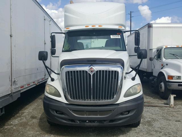 1HSDJSJR5BJ395319 - 2011 INTERNATIONAL PROSTAR أبيض صورة 9