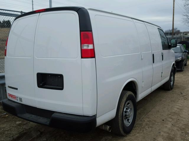 1GCWGAFFXH1241061 - 2017 CHEVROLET EXPRESS G2 WHITE photo 4