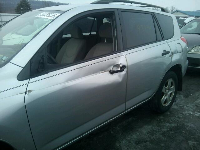 JTMBD33V175115628 - 2007 TOYOTA RAV4 SILVER photo 10