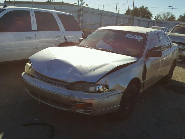 JT2BG12K4T0387366 - 1996 TOYOTA CAMRY DX GOLD photo 2