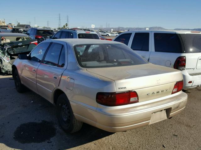 JT2BG12K4T0387366 - 1996 TOYOTA CAMRY DX GOLD photo 3