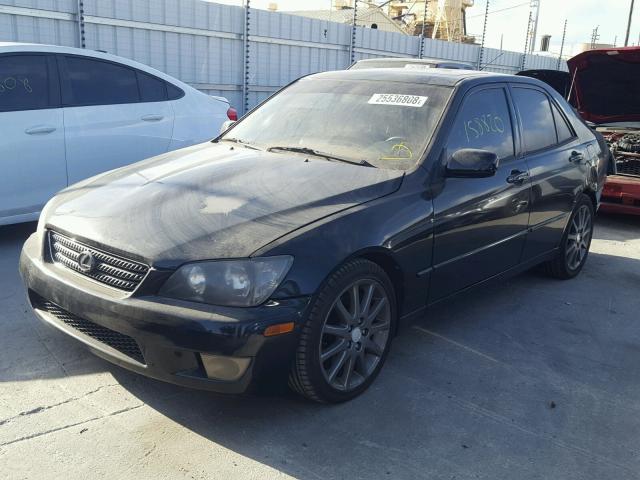 JTHBD192340090630 - 2004 LEXUS IS 300 BLACK photo 2