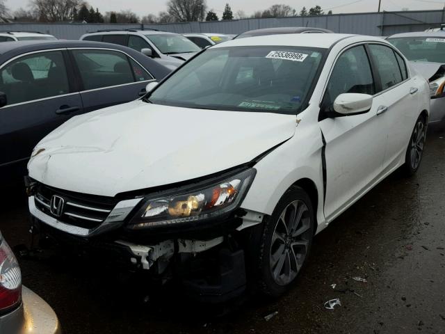 1HGCR2F54EA034737 - 2014 HONDA ACCORD SPO WHITE photo 2