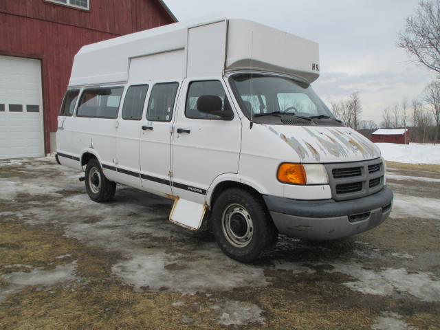 2D7LB31Z03K517152 - 2003 DODGE RAM VAN B3 GRAY photo 1