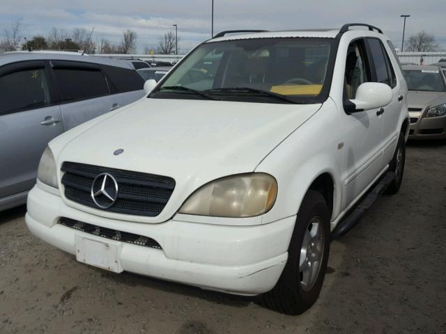 4JGAB54E21A266273 - 2001 MERCEDES-BENZ ML 320 WHITE photo 2