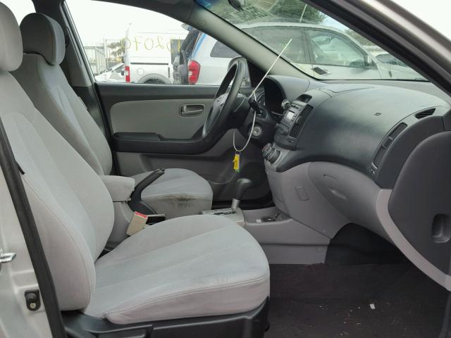 KMHDU46D38U350598 - 2008 HYUNDAI ELANTRA GL SILVER photo 5