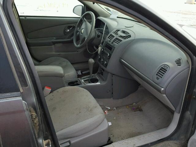 1G1ZS51F26F252798 - 2006 CHEVROLET MALIBU LS ნაცრისფერი ფოტო 5