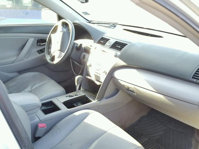 JTNBB46K483047430 - 2008 TOYOTA CAMRY HYBR SILVER photo 5