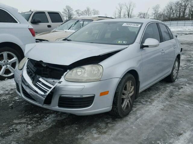 3VWEF71K47M178527 - 2007 VOLKSWAGEN JETTA WOLF SILVER photo 2