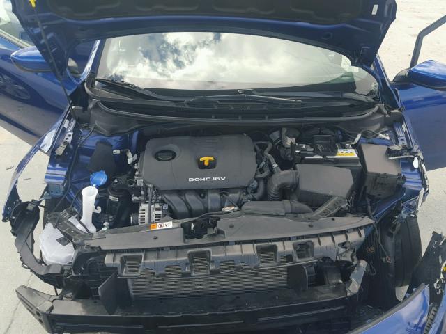 3KPFK4A7XHE158856 - 2017 KIA FORTE LX BLUE photo 7