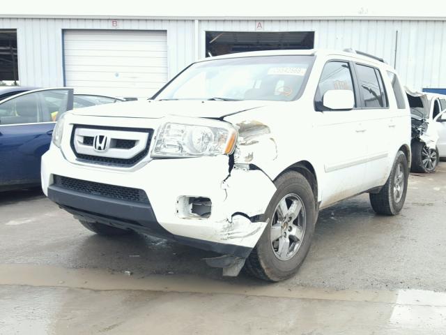 5FNYF3H66BB032838 - 2011 HONDA PILOT EXL WHITE photo 2