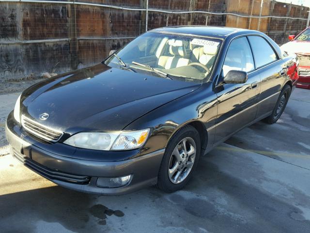 JT8BF28G9Y5079086 - 2000 LEXUS ES 300 BLACK photo 2