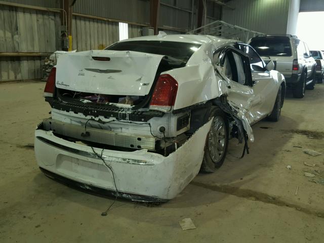 2C3CCAAG1FH792433 - 2015 CHRYSLER 300 LIMITE WHITE photo 4