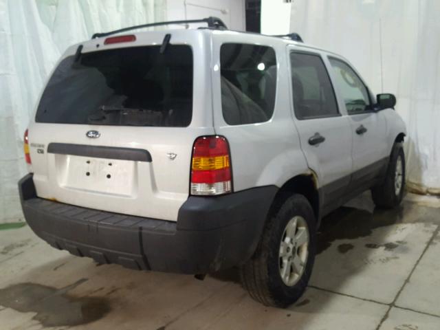 1FMYU93125KD10240 - 2005 FORD ESCAPE XLT GRAY photo 4