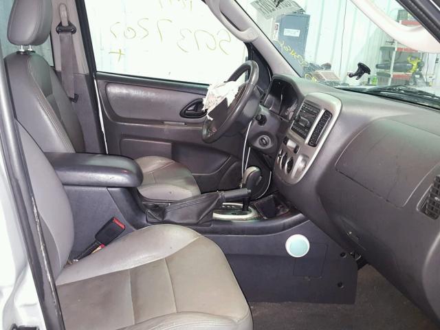 1FMYU93125KD10240 - 2005 FORD ESCAPE XLT GRAY photo 5