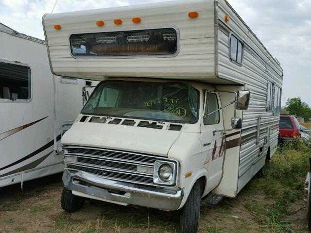 F44CD7V044657 - 1977 DODGE MOTORHOME WHITE photo 2