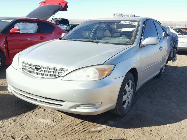 4T1BE32K52U519000 - 2002 TOYOTA CAMRY LE SILVER photo 2