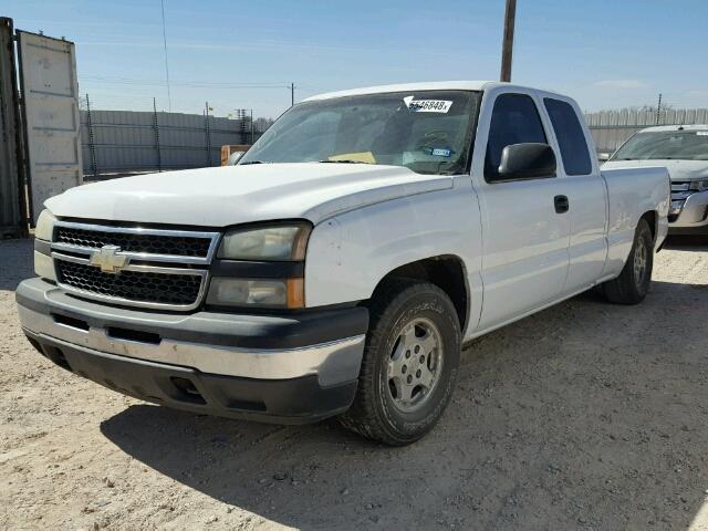 1GCEC19VX6Z224401 - 2006 CHEVROLET SILVERADO WHITE photo 2