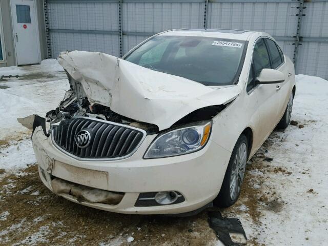 1G4PT5SV5D4173972 - 2013 BUICK VERANO PRE WHITE photo 2