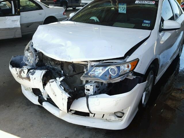 4T1BF1FK2DU713742 - 2013 TOYOTA CAMRY L/SE WHITE photo 9