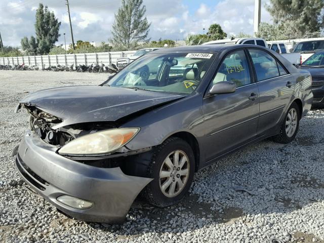 4T1BE32K74U825828 - 2004 TOYOTA CAMRY LE CHARCOAL photo 2