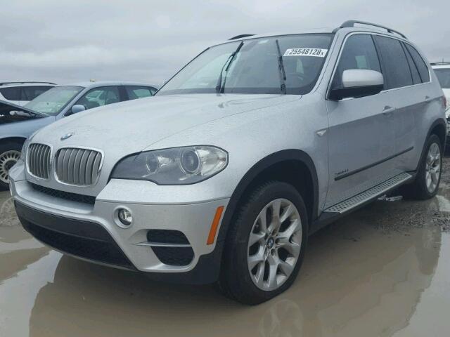 5UXZV4C56D0B10081 - 2013 BMW X5 XDRIVE3 SILVER photo 2