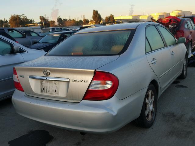 JTDBE32K320125099 - 2002 TOYOTA CAMRY LE SILVER photo 4