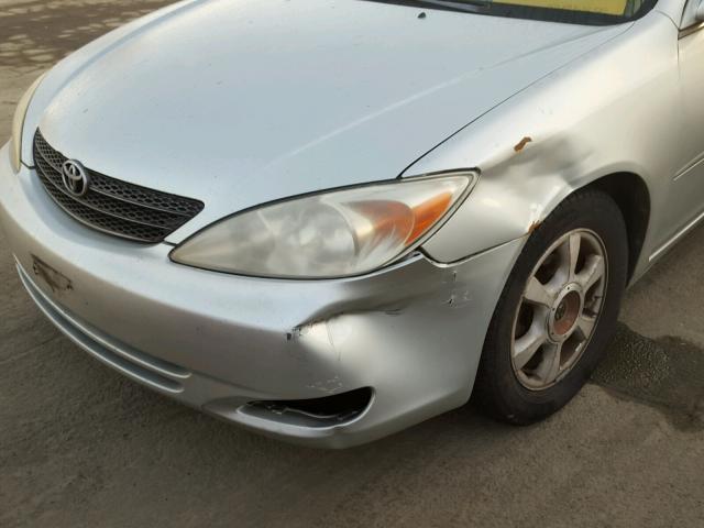 JTDBE32K320125099 - 2002 TOYOTA CAMRY LE SILVER photo 9