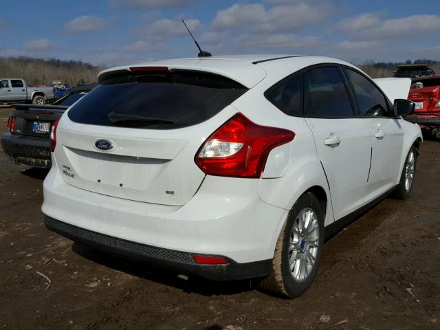 1FAHP3K20CL121134 - 2012 FORD FOCUS SE WHITE photo 4