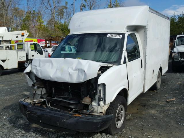 1GDHG31U441168687 - 2004 GMC SAVANA CUT WHITE photo 2