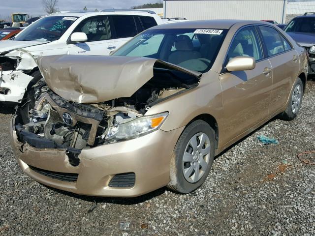 4T1BF3EK6BU692677 - 2011 TOYOTA CAMRY BASE GOLD photo 2