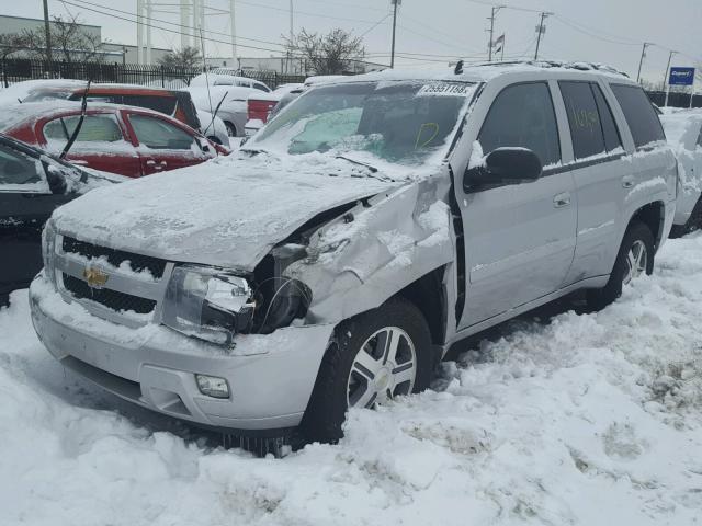 1GNDS13S272227114 - 2007 CHEVROLET TRAILBLAZE SILVER photo 2