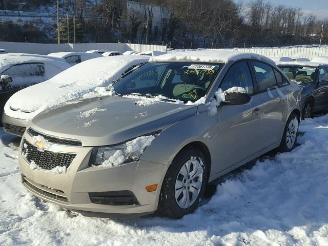 1G1PA5SGXD7262391 - 2013 CHEVROLET CRUZE LS GOLD photo 2