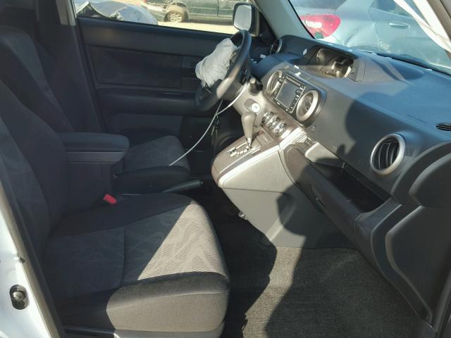 JTLZE4FE6EJ058302 - 2014 TOYOTA SCION XB WHITE photo 5