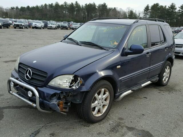 4JGAB72E8YA147507 - 2000 MERCEDES-BENZ ML 430 BLUE photo 2