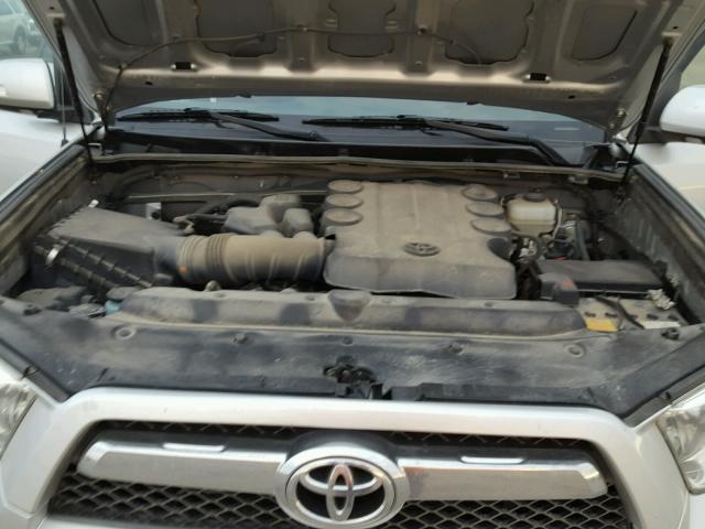 JTEBU5JR3D5149370 - 2013 TOYOTA 4RUNNER SR SILVER photo 7