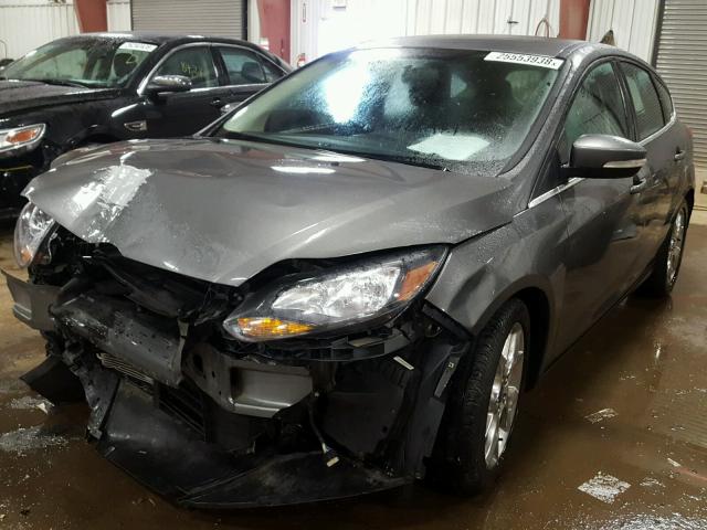 1FAHP3N2XCL347130 - 2012 FORD FOCUS TITA GRAY photo 2