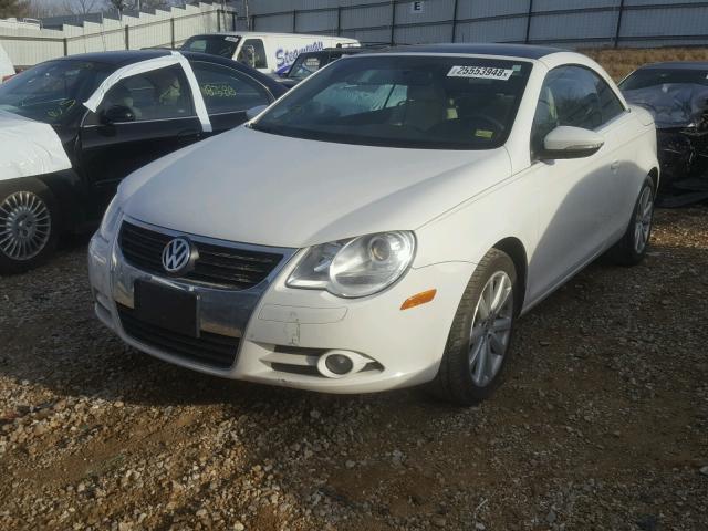 WVWBA7AH2BV001224 - 2011 VOLKSWAGEN EOS KOMFOR თეთრი ფოტო 2