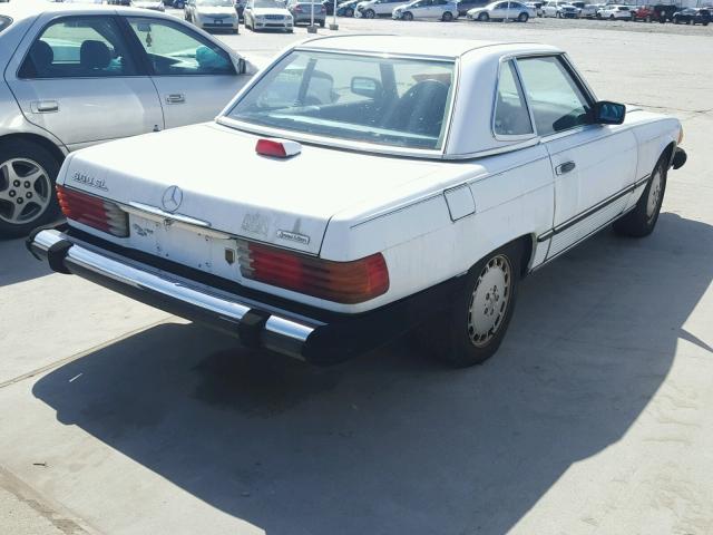 WDBBA48D8HA055675 - 1987 MERCEDES-BENZ 560 SL WHITE photo 4