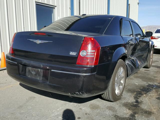 2C3KA53V29H621814 - 2009 CHRYSLER 300 TOURIN BLACK photo 4