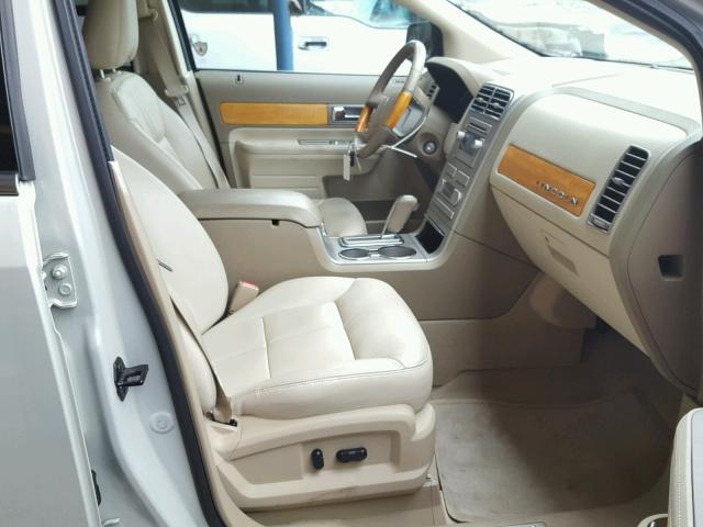 2LMDU68C47BJ12879 - 2007 LINCOLN MKX CREAM photo 5