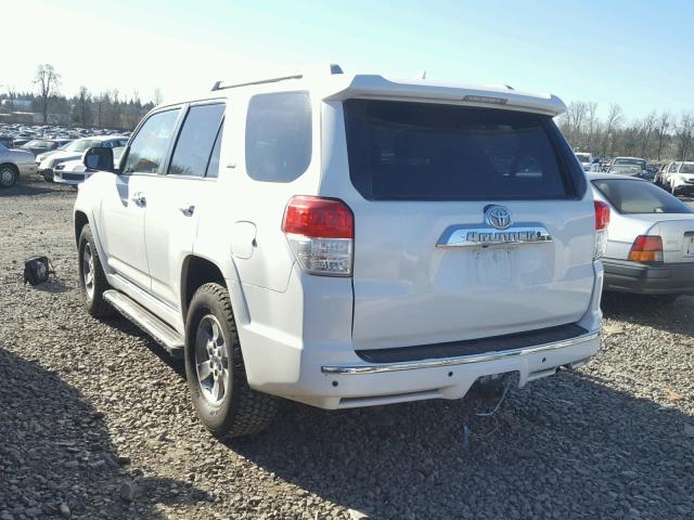 JTEBU5JR9A5017726 - 2010 TOYOTA 4RUNNER SR WHITE photo 3