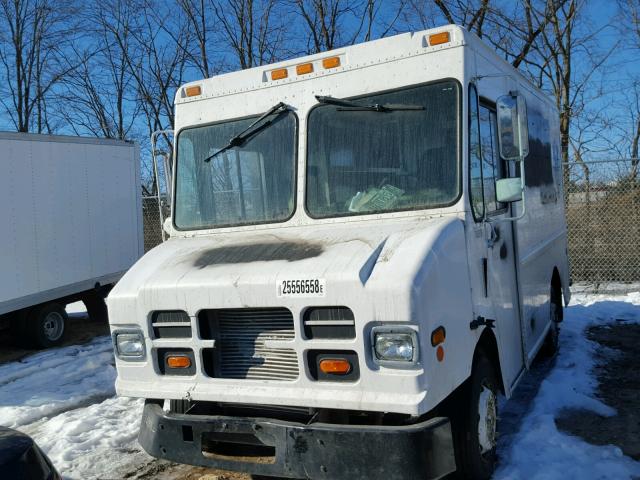 4UZABJCP14CM88890 - 2004 FREIGHTLINER CHASSIS M WHITE photo 2