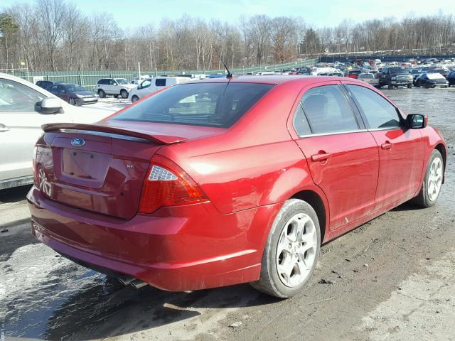 3FAHP0HA1AR392375 - 2010 FORD FUSION SE RED photo 4