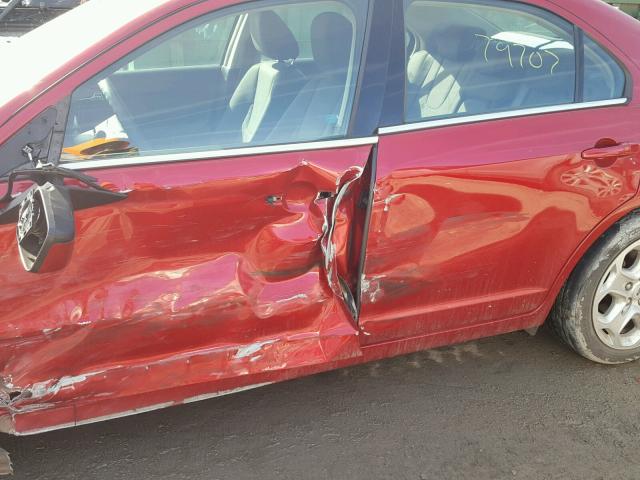 3FAHP0HA1AR392375 - 2010 FORD FUSION SE RED photo 9