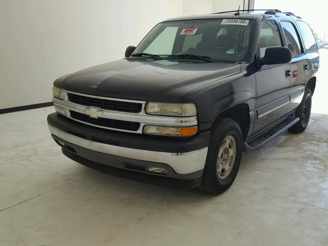 1GNEC13T25R108753 - 2005 CHEVROLET TAHOE C150 BLACK photo 2