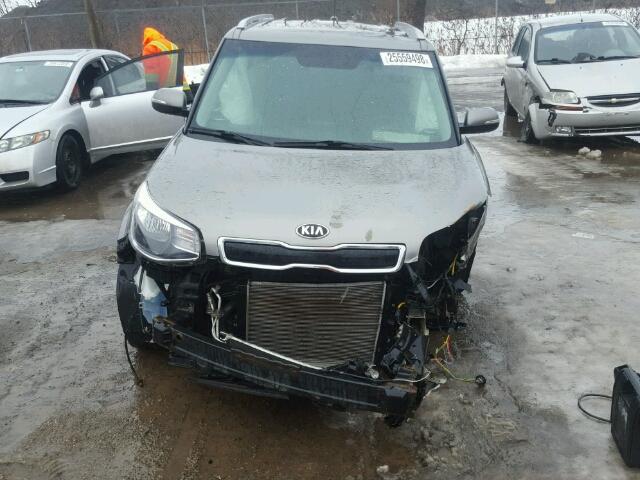 KNDJP3A56E7106883 - 2014 KIA SOUL + GRAY photo 9