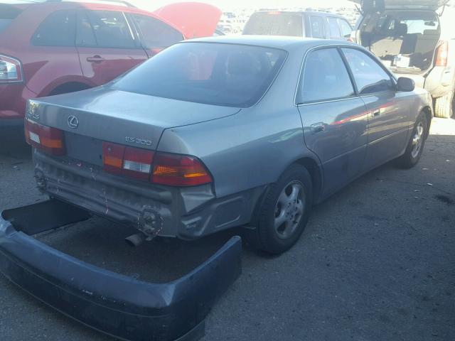 JT8BF22G0V0032837 - 1997 LEXUS ES 300 GRAY photo 4