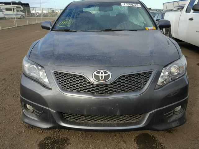 4T1BF3EK0AU073474 - 2010 TOYOTA CAMRY BASE GRAY photo 9